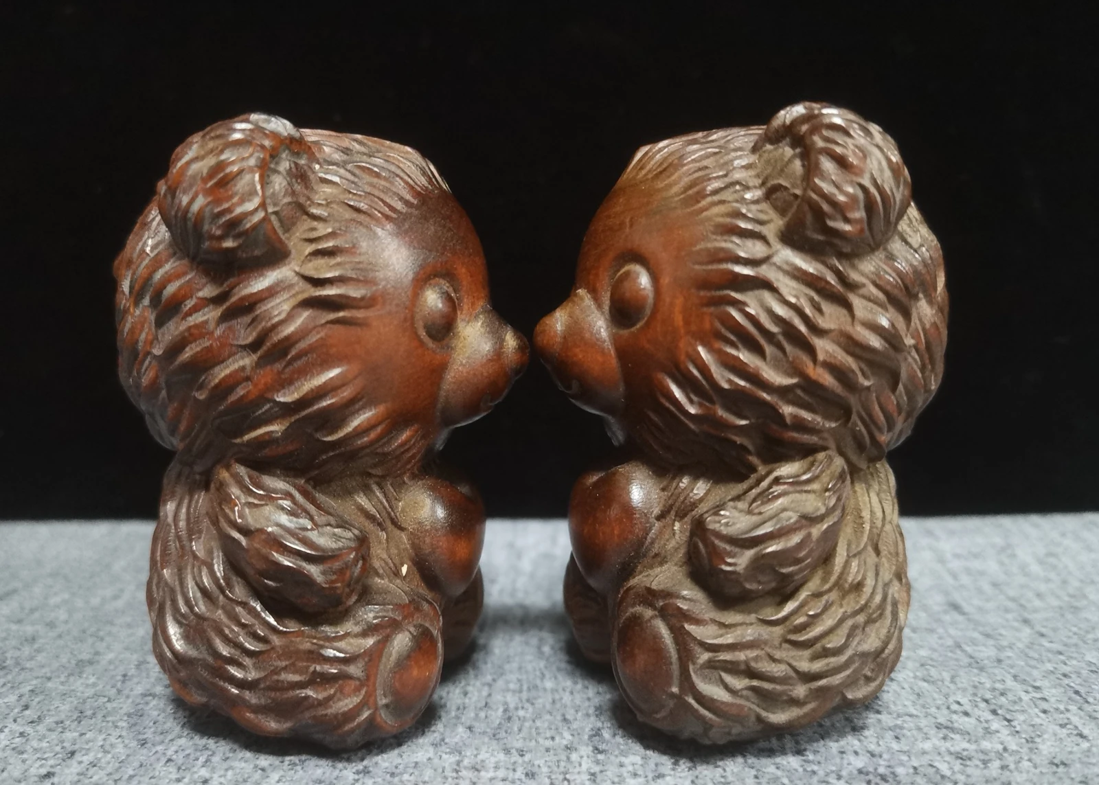 

Pair Chinese Boxwood Handmade Pears Statue Figure Hand Piece Table Decor