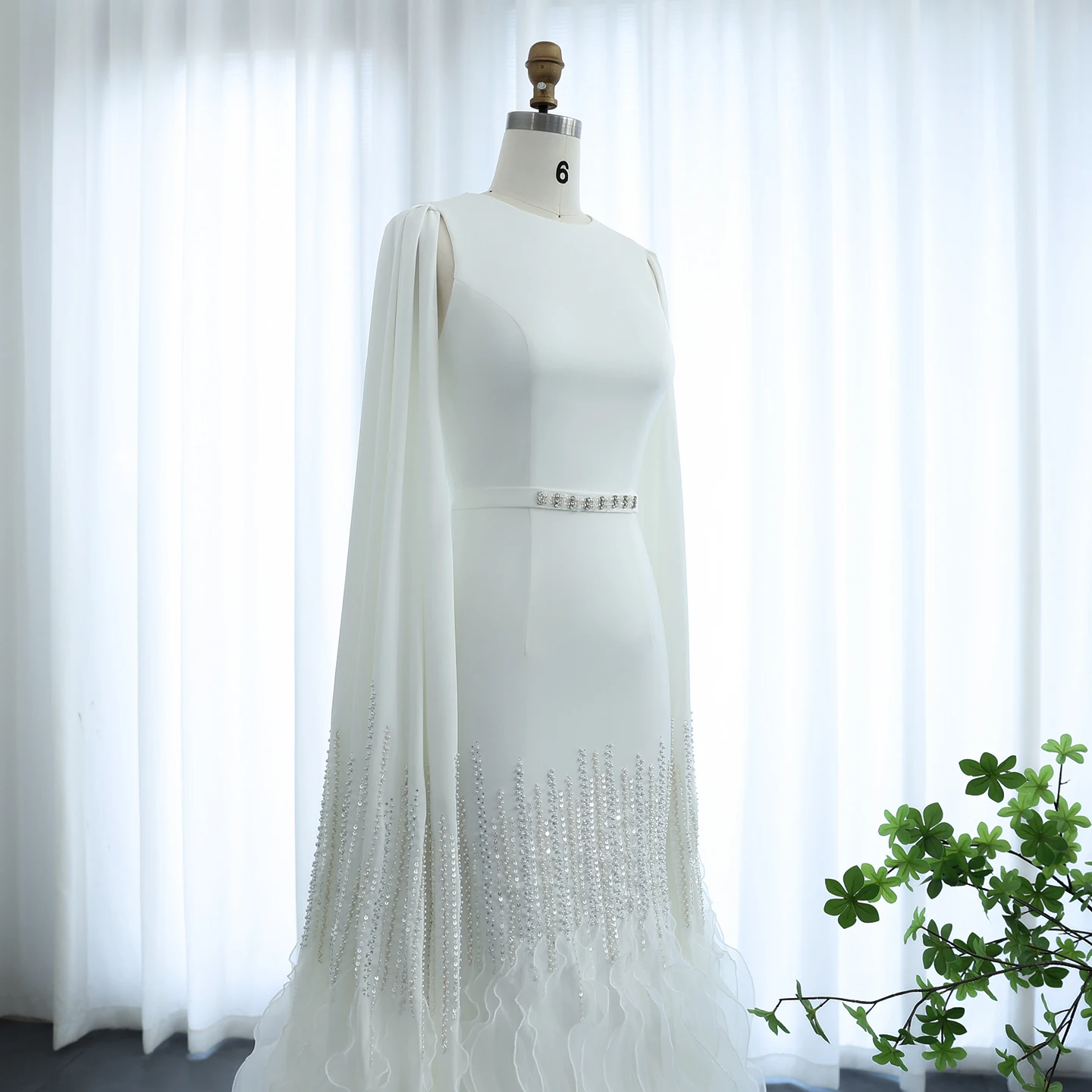 Sharon Said Luxuriöse Meerjungfrauen-Abendkleider in Nude mit Cape-Ärmeln und gestuften Rüschen für arabische Hochzeitsfeiern SS440 Maßanfertigung – Detail 20