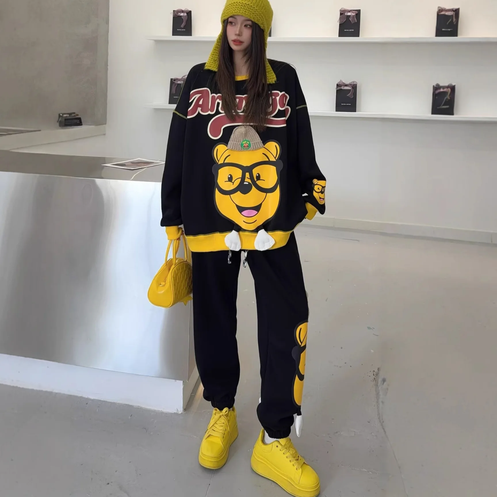 كارتون 2025 نمط أجنبي جديد موضة رياضية الإنترنت المشاهير الخريف الشتاء الصوف سترة مشد Sweatpants قطعتين مجموعة