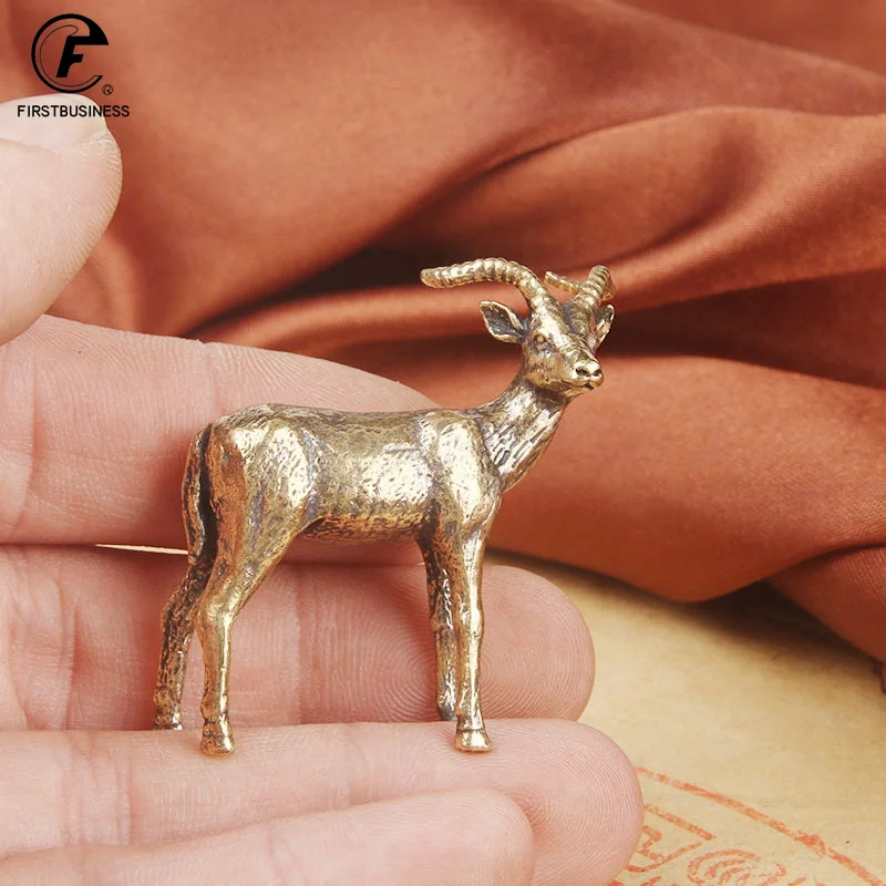 Copper Leader Sheep Small Ornaments Antique Brass Miniatures Figurine Keychain Pendant Lucky Antelope Home Decor Desk Decoration