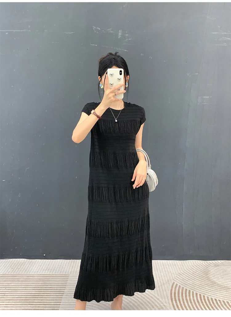 Miyake Plissee-Kleid Elegantes Weißes Mehrlagiges Sommer-Damen-Freizeitkleid Langes Maxikleid Strukturiertes Schmal Geschnittenes Schickes Alltagskleid – Detail 26