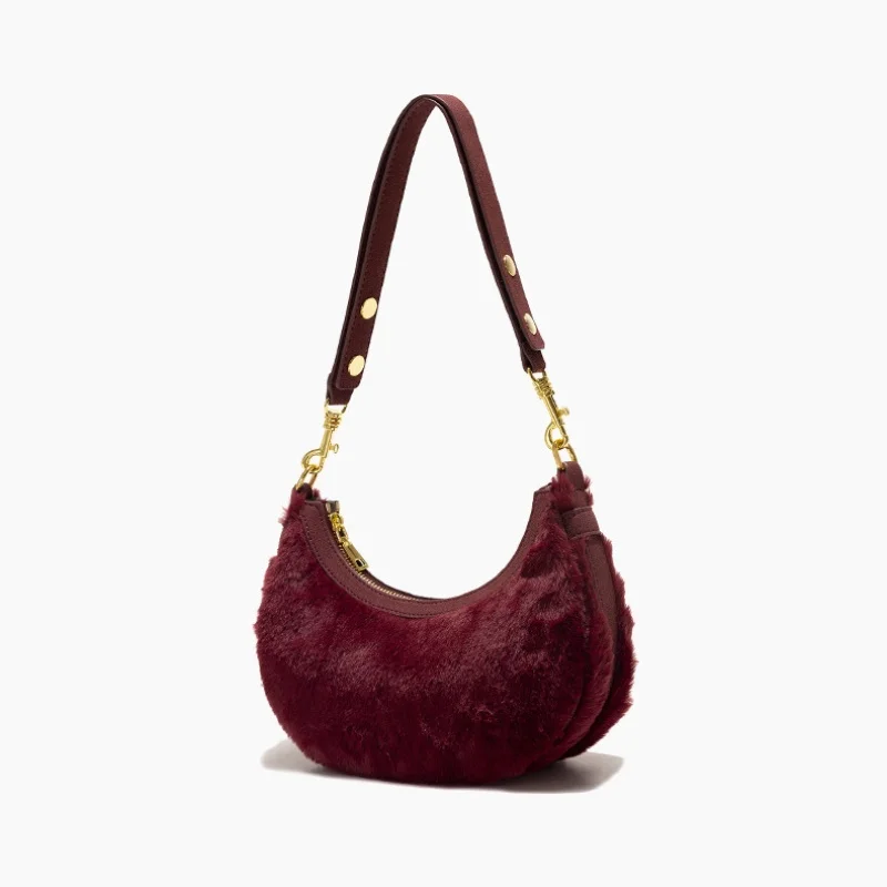 

Autumn and Winter New Faux Fur Shoulder Bag for Women Vintage Button Plush Versatile Handbag Female High Quality Commuter Bags