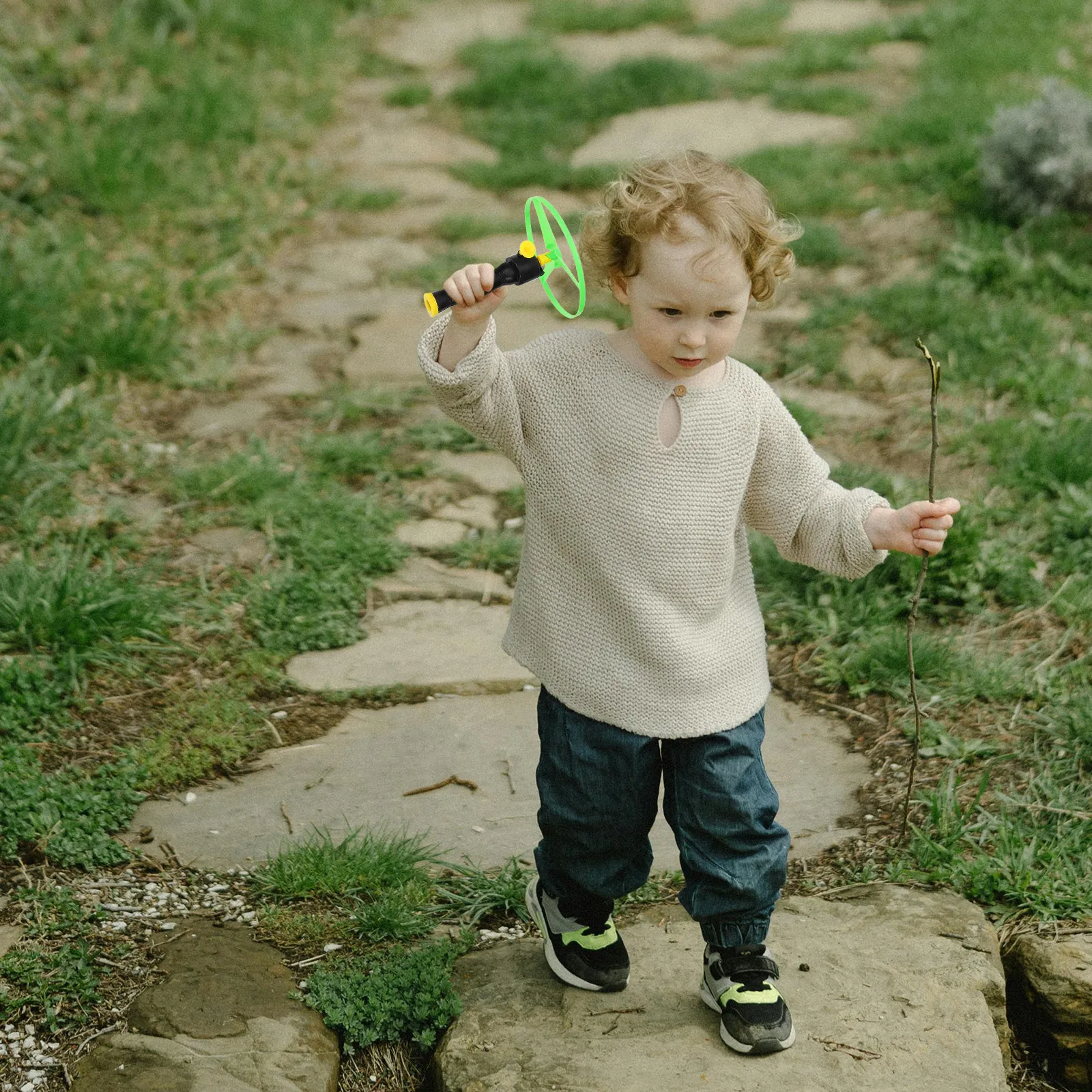 

3Sets Handheld Flying Disc Pull String Launcher Propeller Flying Saucer for Kids Outdoor Fun Play Pull String Saucer