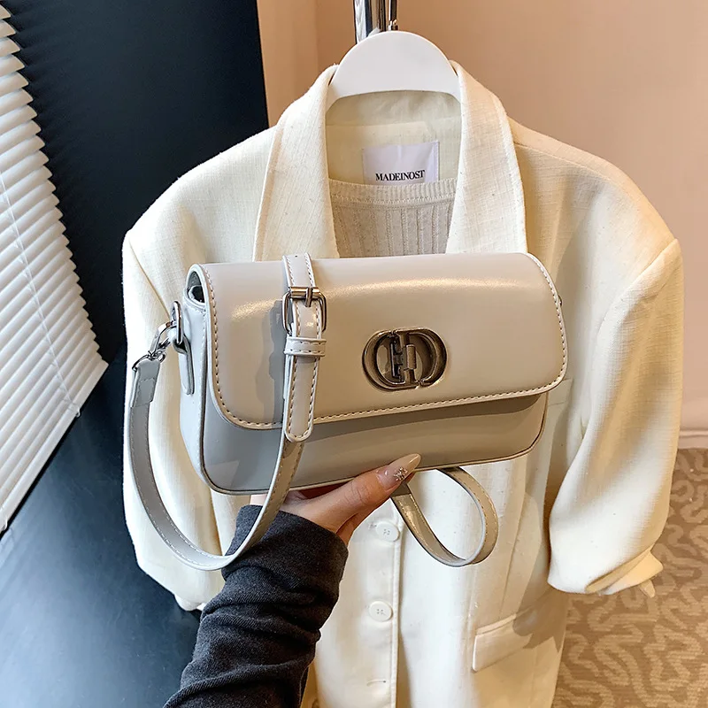 

Trendy Chain Strap Crossbody Bag 2025 New for Women, Lightweight Shoulder Purse, Casual Small Square Bag for Daily Use