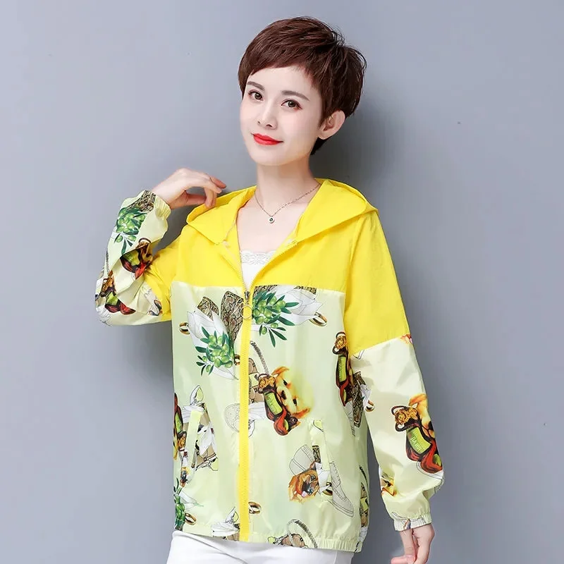 Lato nowy nadruk z kapturem odzież z filtrem przeciwsłonecznym kobiety wersja koreańska luźne szwy kontrastowe moda na co dzień krótki cienki płaszcz damski