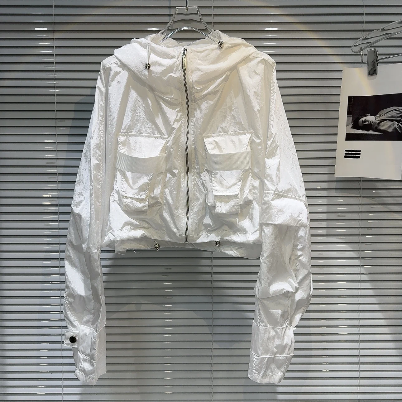 2025 Summer New Trendy Sun Protection Hooded Jacket with Cargo Pockets Slim Fit Short Coat