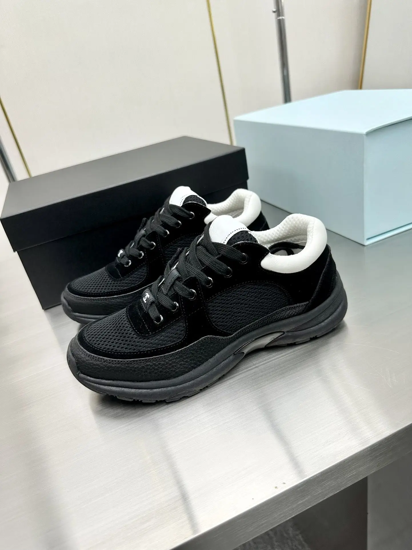 Solid Black Low Top Unisex Skate Shoes, Stain Resistant Easy to Clean Casual Flat Sneakers, Stable Rubber Skate Footwear, Perfect Match for Workwear Style, Office Commute and City Street Wear for Both Men and Women