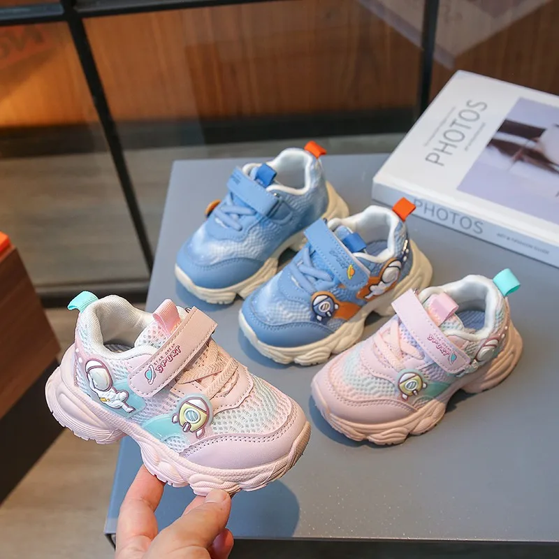 

Новые весенние детские спортивные кроссовки, мягкая подошва, нескользящие, дышащие, модные уличные кроссовки для мальчиков и девочек, повседневная обувь для детей