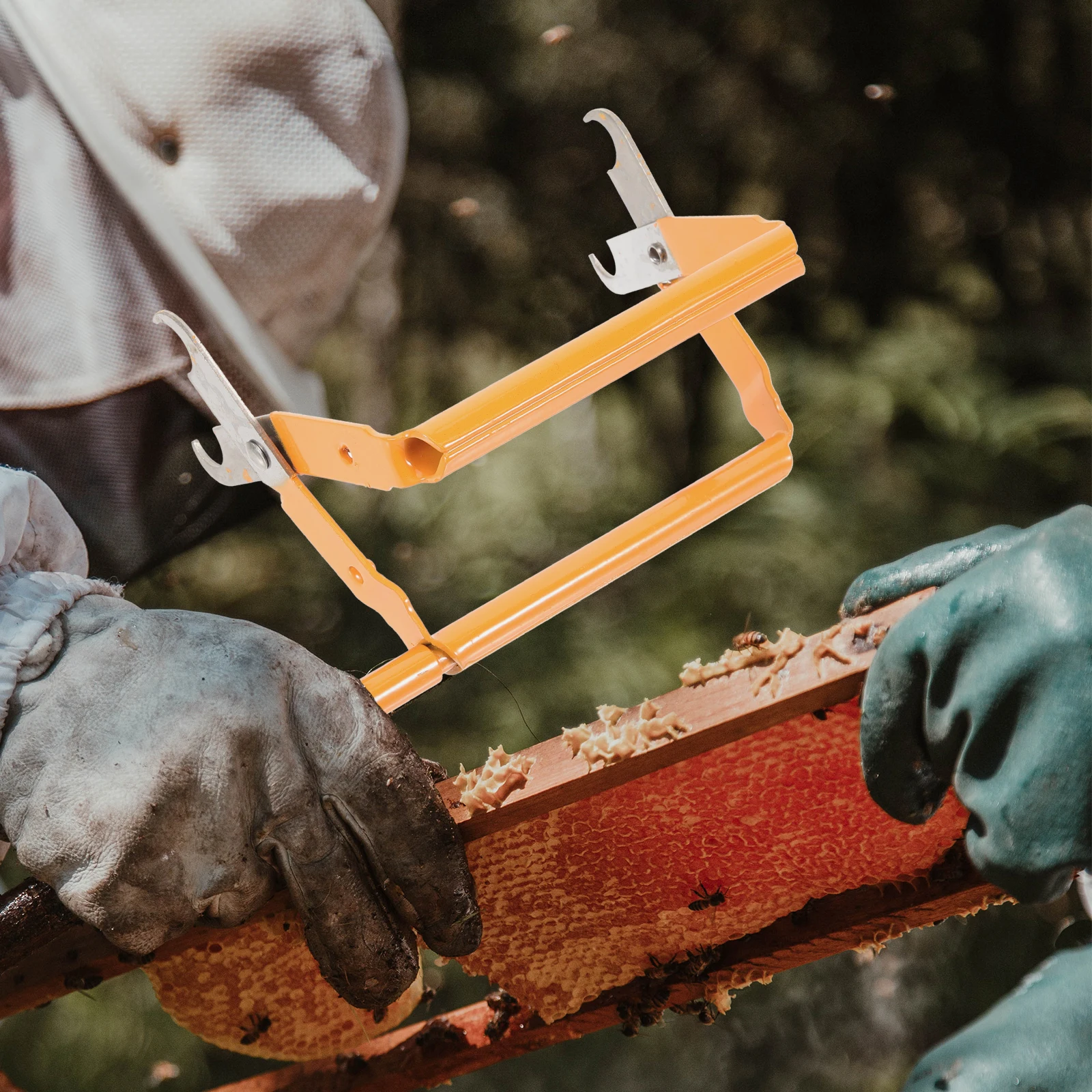 

Ergonomic Beekeeping Tools Hive Frame Lifter Apicultura Equipment Must-have Safe Beekeepers Tool Honeycomb Grip Gardening