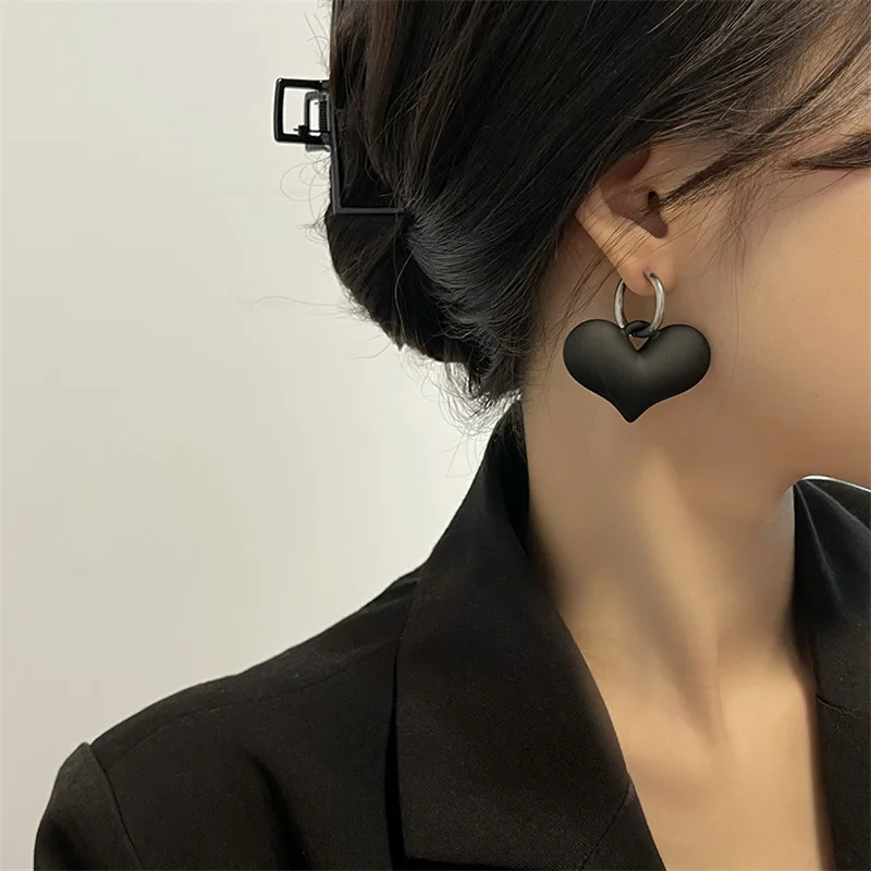 Black Heart-shaped Pendant Earrings South Korea's Temperament Personality Fashion Elegant Earrings Ms Travel Wedding Accessories