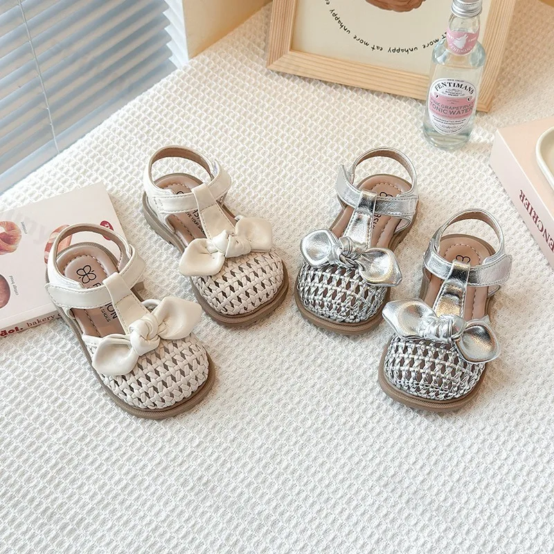

Summer Girls Sandals New Fashion Korean Soft Sole Princess Cut-outs Chic Bowtie Elegant Baby Weave 2025 Children Beach Shoes