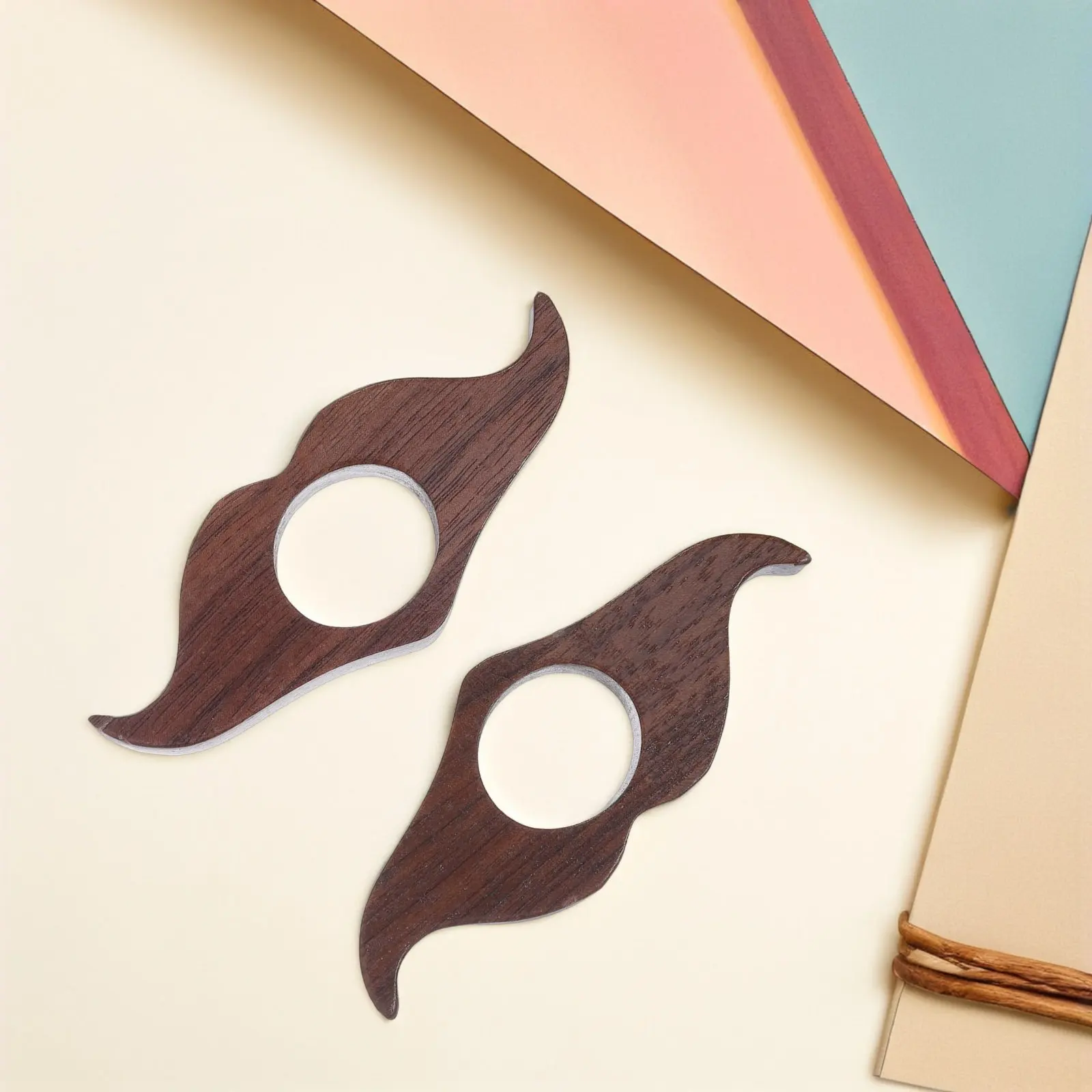 

2 шт. Держатели для страниц книг ручной работы из орехового дерева, деревянные ретро-закладки, портативные аксессуары для чтения, открыватели для книг, 3,3x1,3x0,6 дюйма