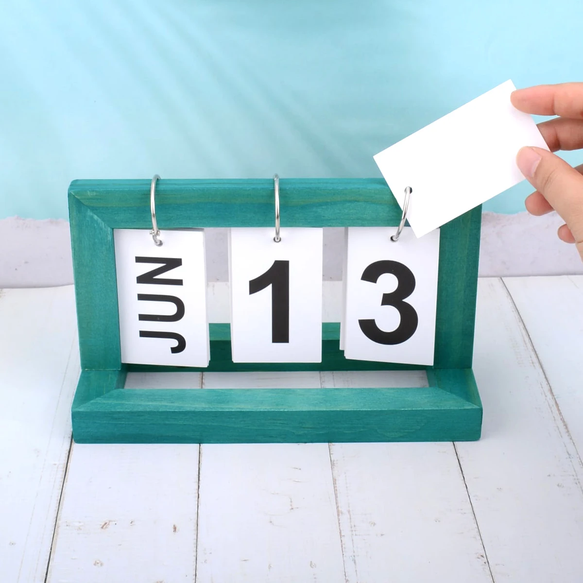 

Retro wooden square calendar,desktop flip,metal ring hanging cards,minimalist date display office decoration, home accessory