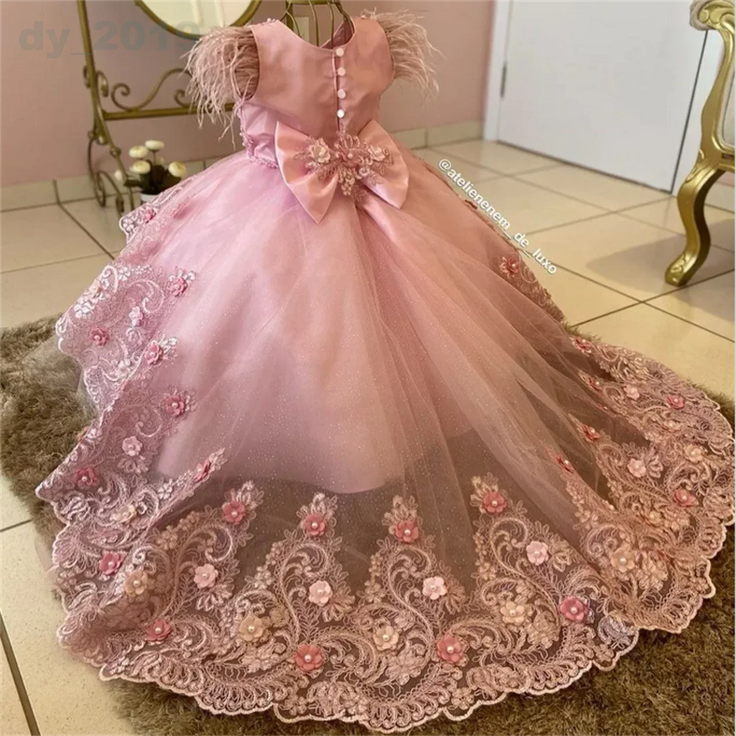 Pink Princess Feather Flower Girl Dresses Beaded Ruffles Jewel Neck Gilrs Pageant Dress Little Kids First Communion Dress