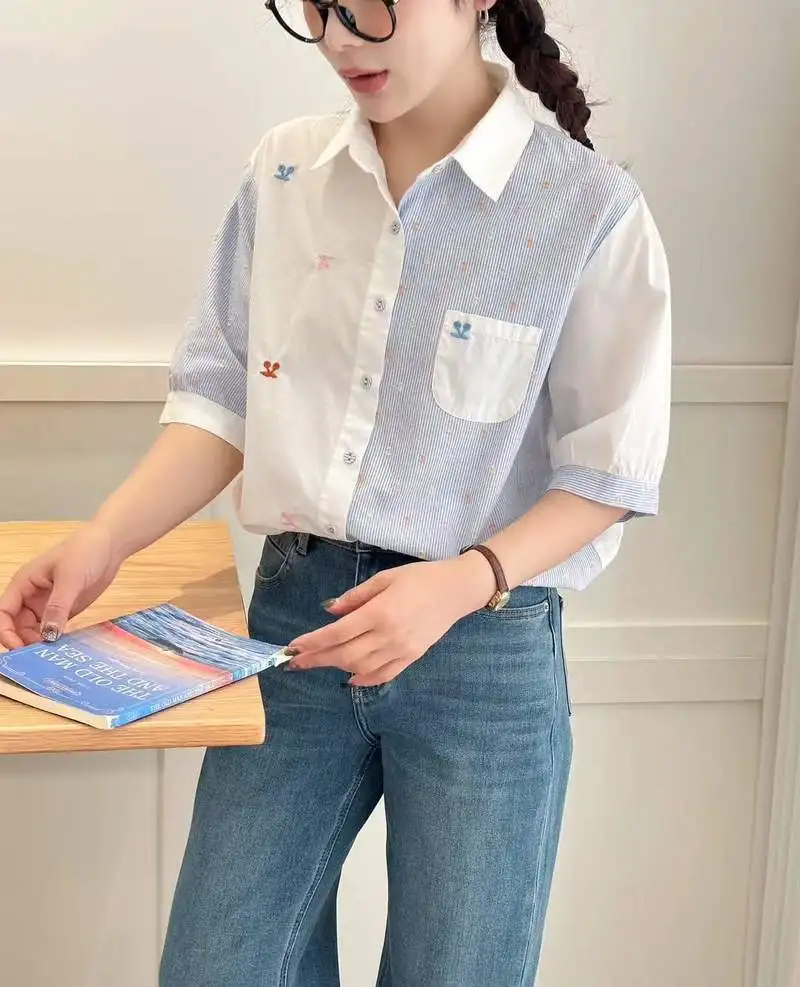 قميص قطني صيفي جديد بأكمام قصيرة لعام 2025 ، بلوزة نسائية مخططة بياقة مقلوبة ، بلوزة فضفاضة موري جيرل حلوة OL T57184CC