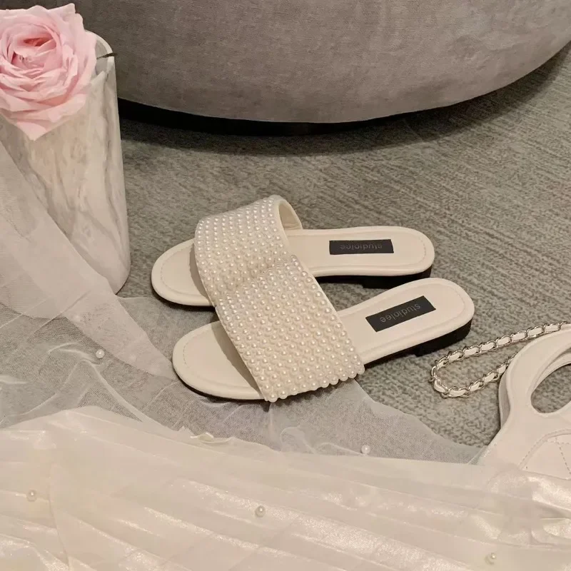 

2025 женские тапочки ручной работы с жемчугом, пляжная обувь для поездок на работу, уличные дышащие сандалии, тапочки