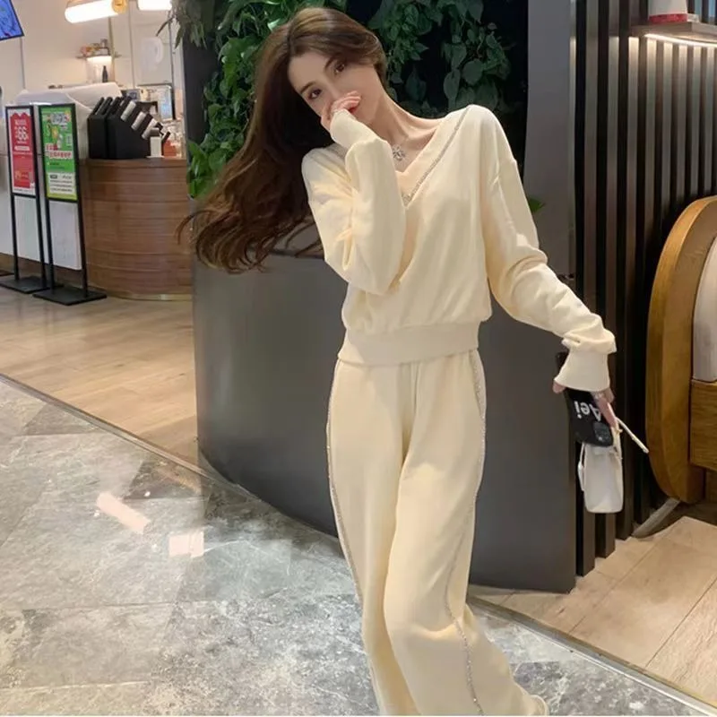 

Спортивный костюм для отдыха на открытом воздухе для женщин, 2024, новый облегающий костюм с v-образным вырезом и утягивающим капюшоном, широкие брюки, комплект из двух предметов для бега