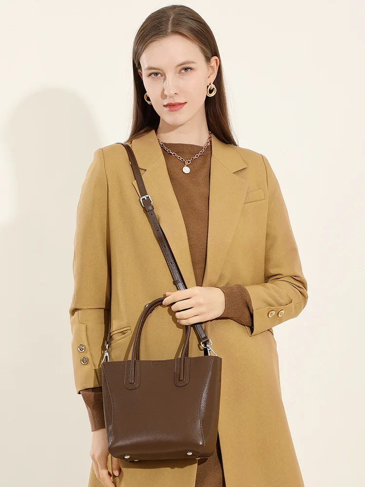 

2025 Genuine Leather Women's Bucket Bag Retro Cow Leather Shoulder Crossbody Bag Daily Commuter handbag for women shopping