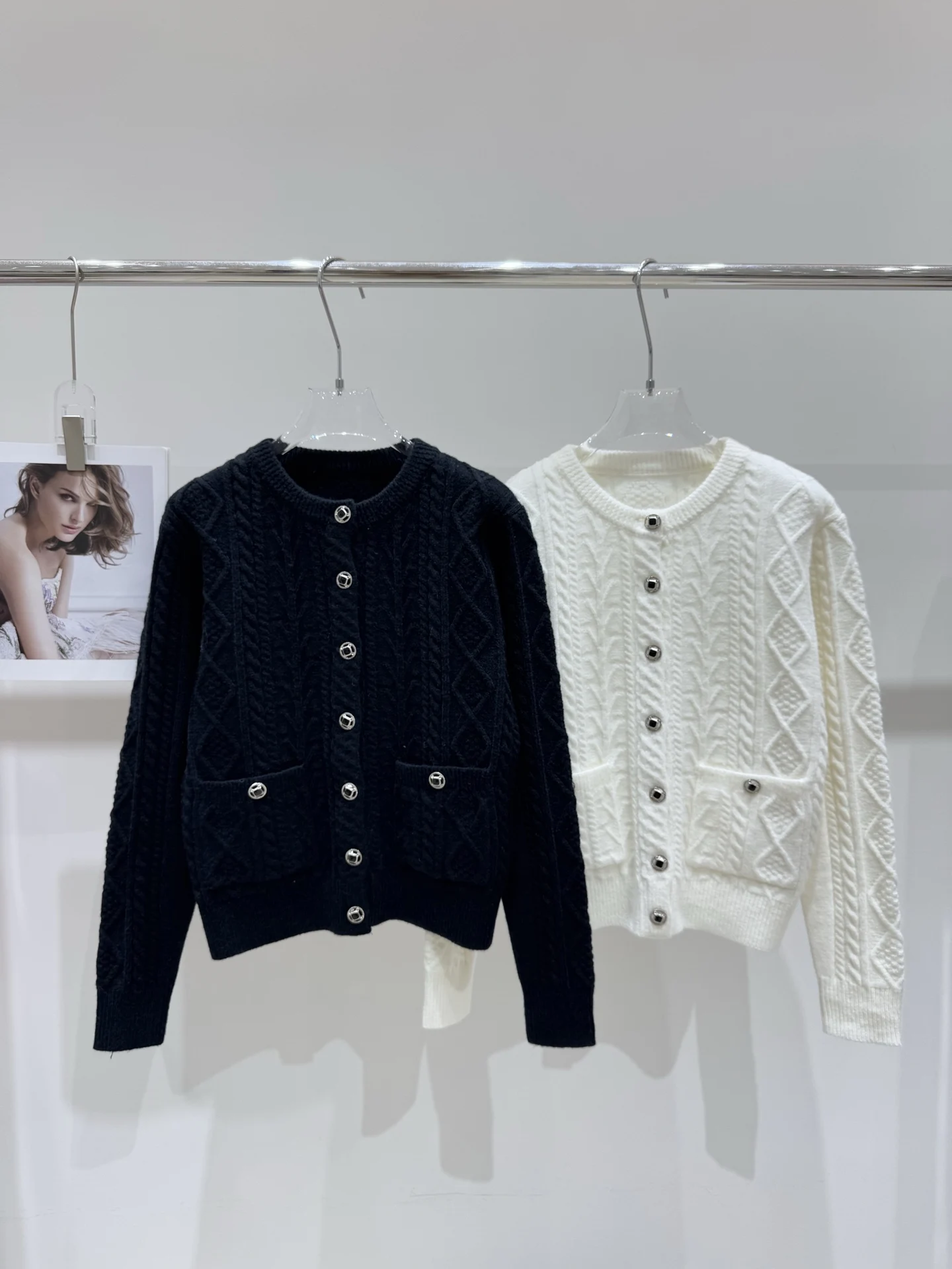 

Thickened Cashmere Cardigan Women's Long Sleeve Twist Knitted Woolen Casual Top Fashionable Knitted Sweater Outerwear C260