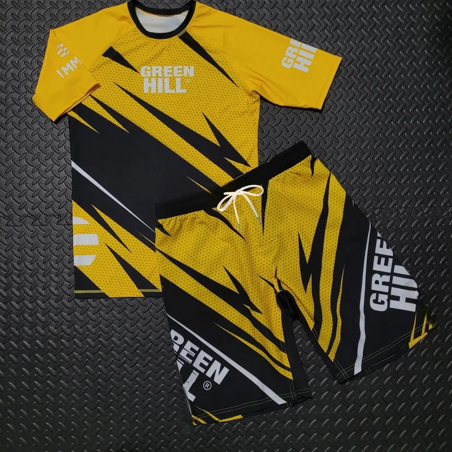 

Authentic Boxing Training Set Short Sleeve Tank Top with Quick Drying Breathable Shorts for Men Women And Kids Sports Fighting