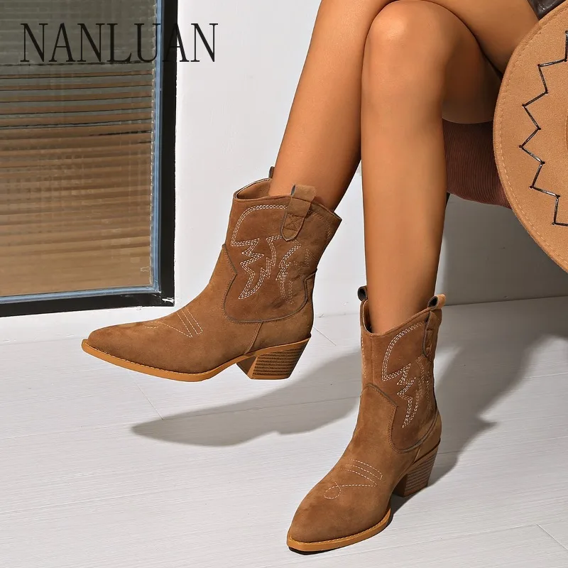 

2024Boutique Autumn and Winter High-end Women's Boots Fashionable Mid-calf Thick-soled Women's Shoes High-quality Fashion Boots