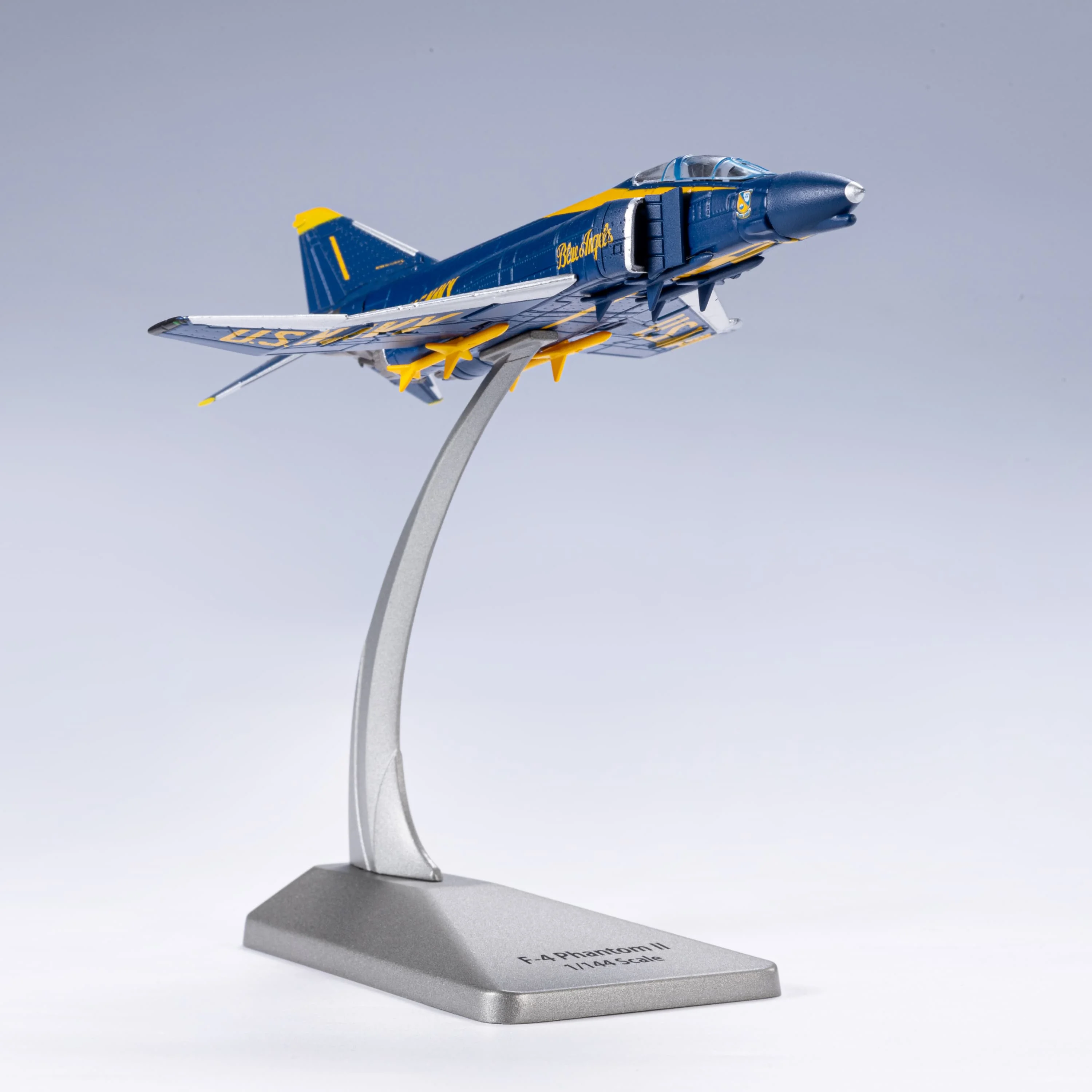 F-4 Phantom II 1/144 Metal Scale Model (Including Base) Blue Scale Model Home Placement, Collection and Decoration Creative Gift