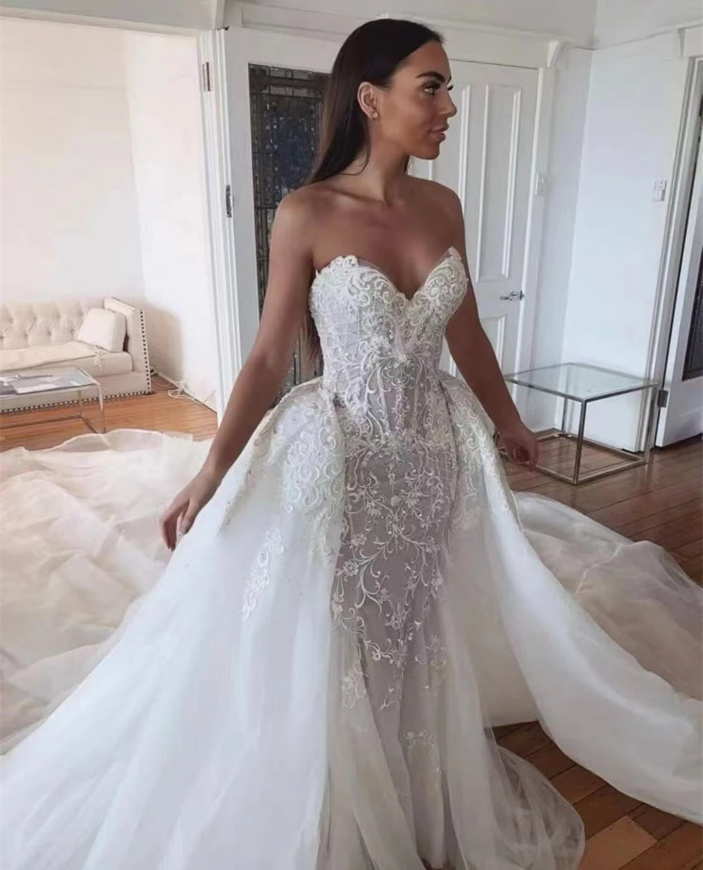 

Elegant Long V-neck Sleeveless Wedding Dress Bridal Gown Lace Appliques A-line Bride Dress Chic Wedding Formal Gown Customized