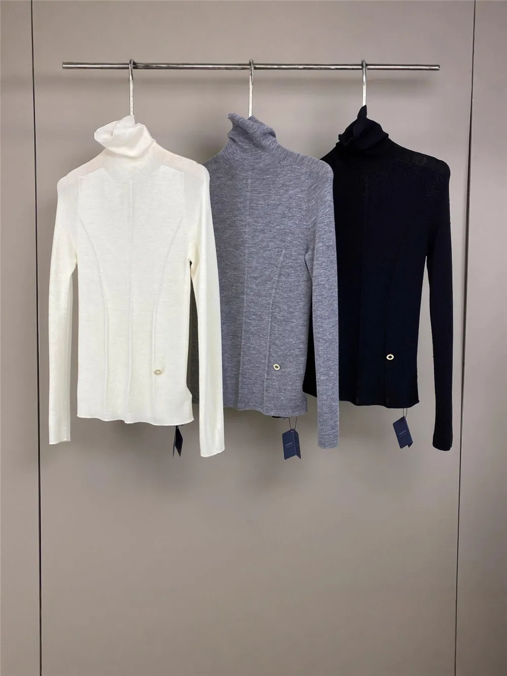 

Женский новый стильный вязаный свитер из чистой шерсти в полоску с высоким воротом, осень/зима 25, модный утягивающий базовый свитер