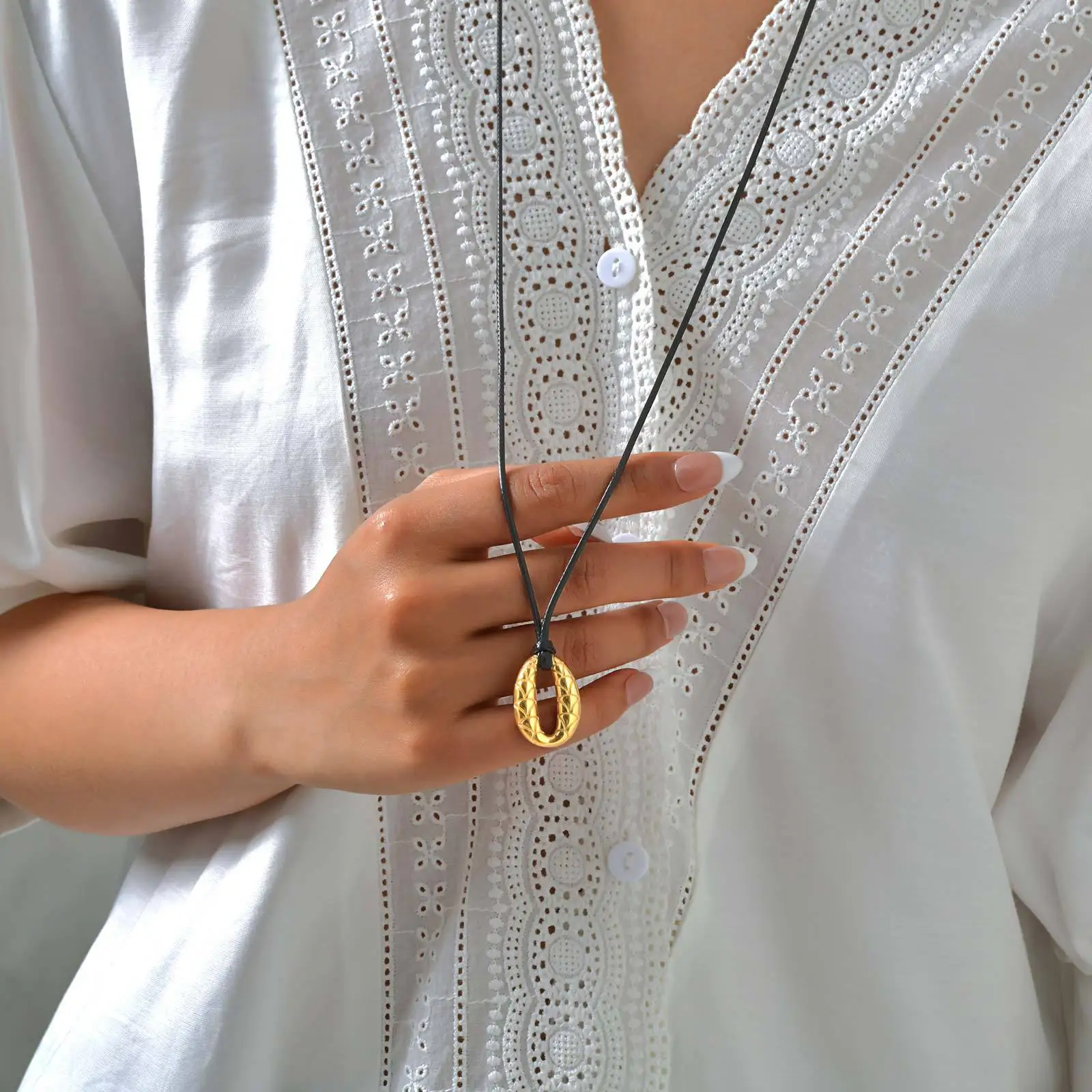 Goldene Fischschuppen Oval Anhänger Schwarz Wachs Seil Einstellbar Frauen Licht Luxus Mode Halsketten Schmuck – Detail 5