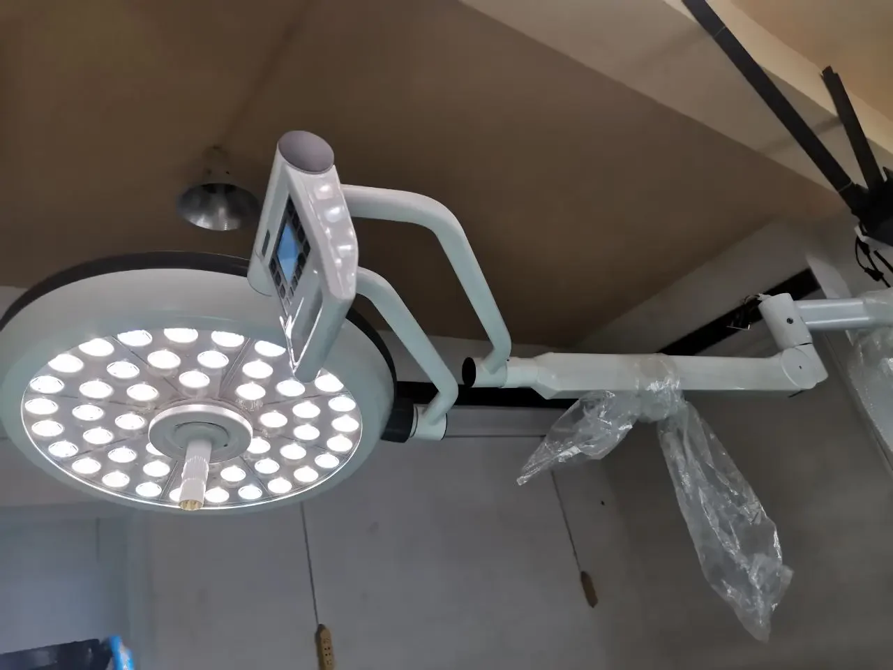 

Ceiling And Wall Mounted Surgical Attachments Veterinary Operation light ceiling medical led ot light for hospital and clinics
