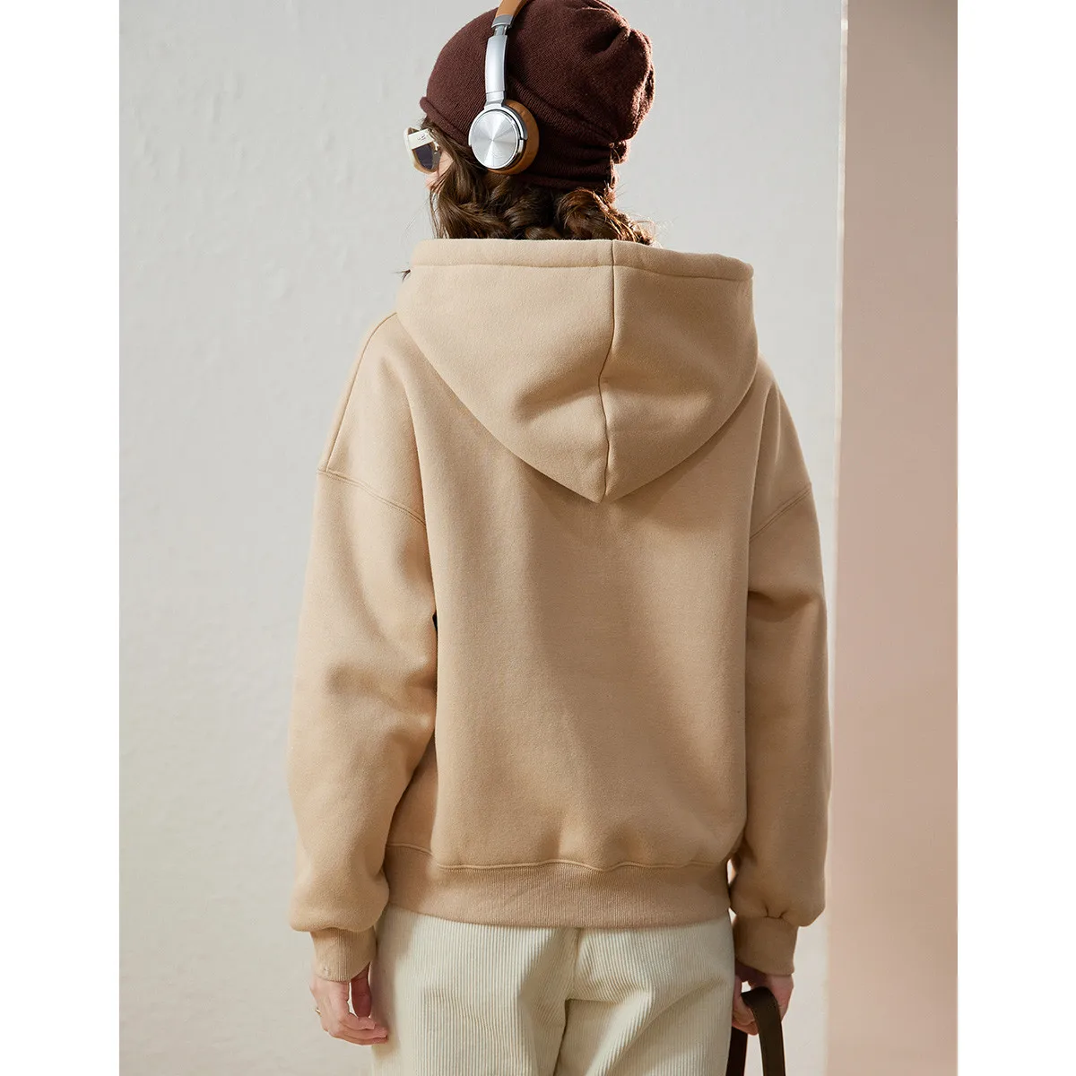 LOUIS YAO 2025 Thick Velvet Hoodie Winter Fashionable Letter Printed Nail Bead Thick Warm Top for Women