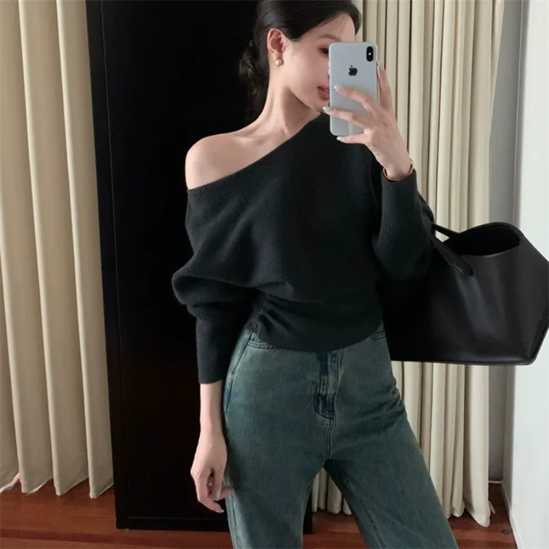 Sweater lengan panjang wanita, atasan Jumper Pullover rajut kasual mode musim gugur baru Sweater pendek Satu bahu hitam seksi lengan panjang