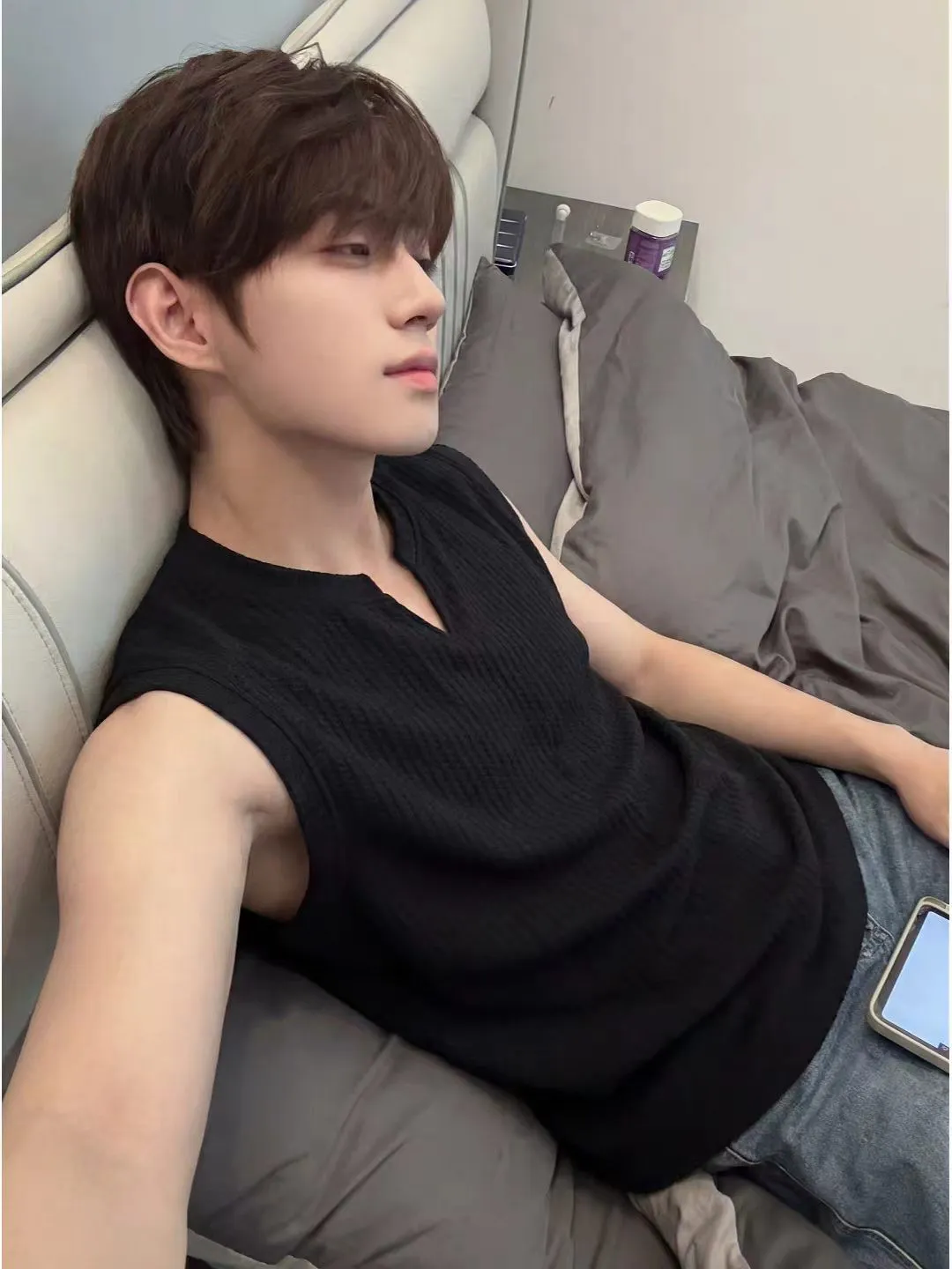 Ice Silk Texture V-Neck Sports Style Sweat Vest Men's Commuting Sleeveless T-Shirt Fitness Shoulder Pad Daily Wear Summer Casual
