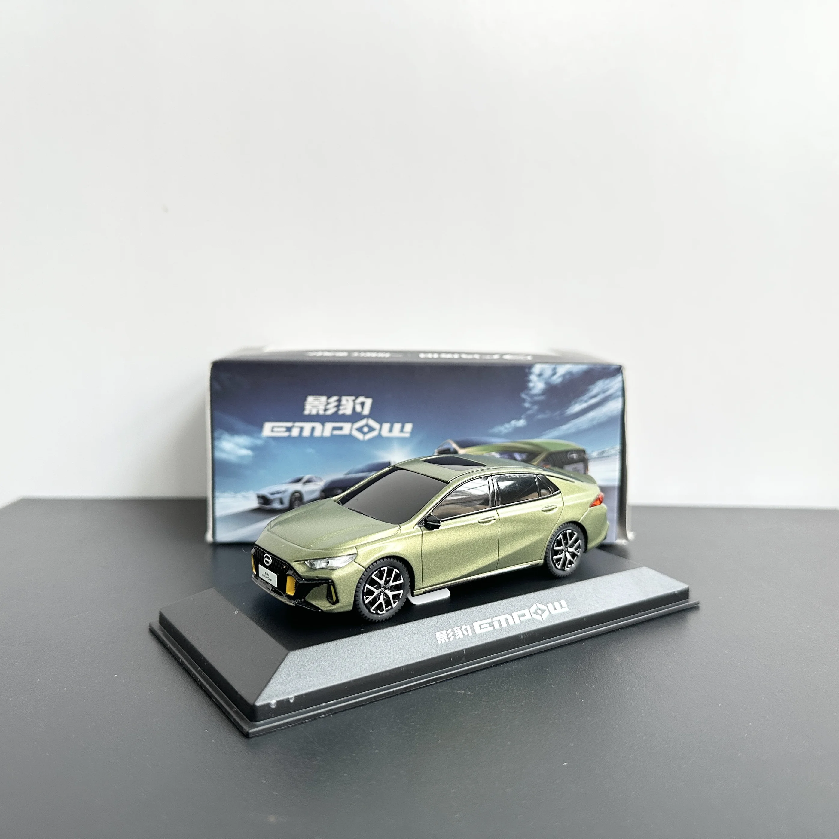 GAC Trumpchi، Yingbao، نموذج السيارة الأصلي 1:43 مجموعة نماذج السيارة المصنوعة من خليط معدني مع الضوء والصوت