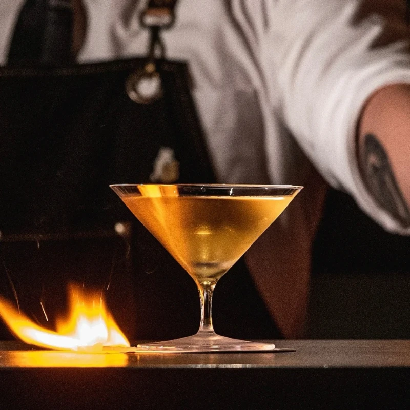 

Стеклянный бокал для мартини на низкой ножке в японском стиле, треугольный бокал для коктейля небольшой емкости, креативный бокал для мартини