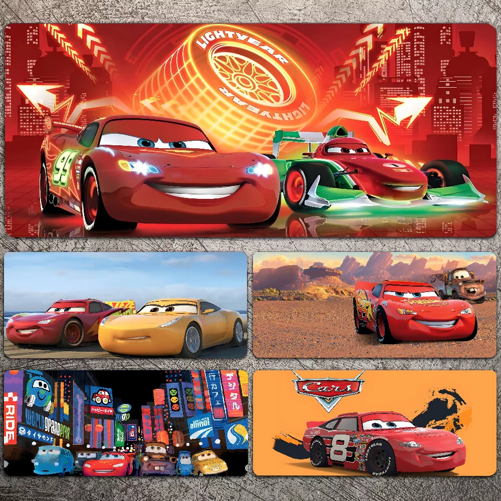 รถยนต์ Lightning McQueen Mousepad แผ่นรองเมาส์แล็ปท็อปอุปกรณ์เสริมสําหรับเล่นเกม Mousepad โต๊ะขนาดใหญ่คอมพิวเตอร์ Gamer คีย์บอร์ดพรมพรม