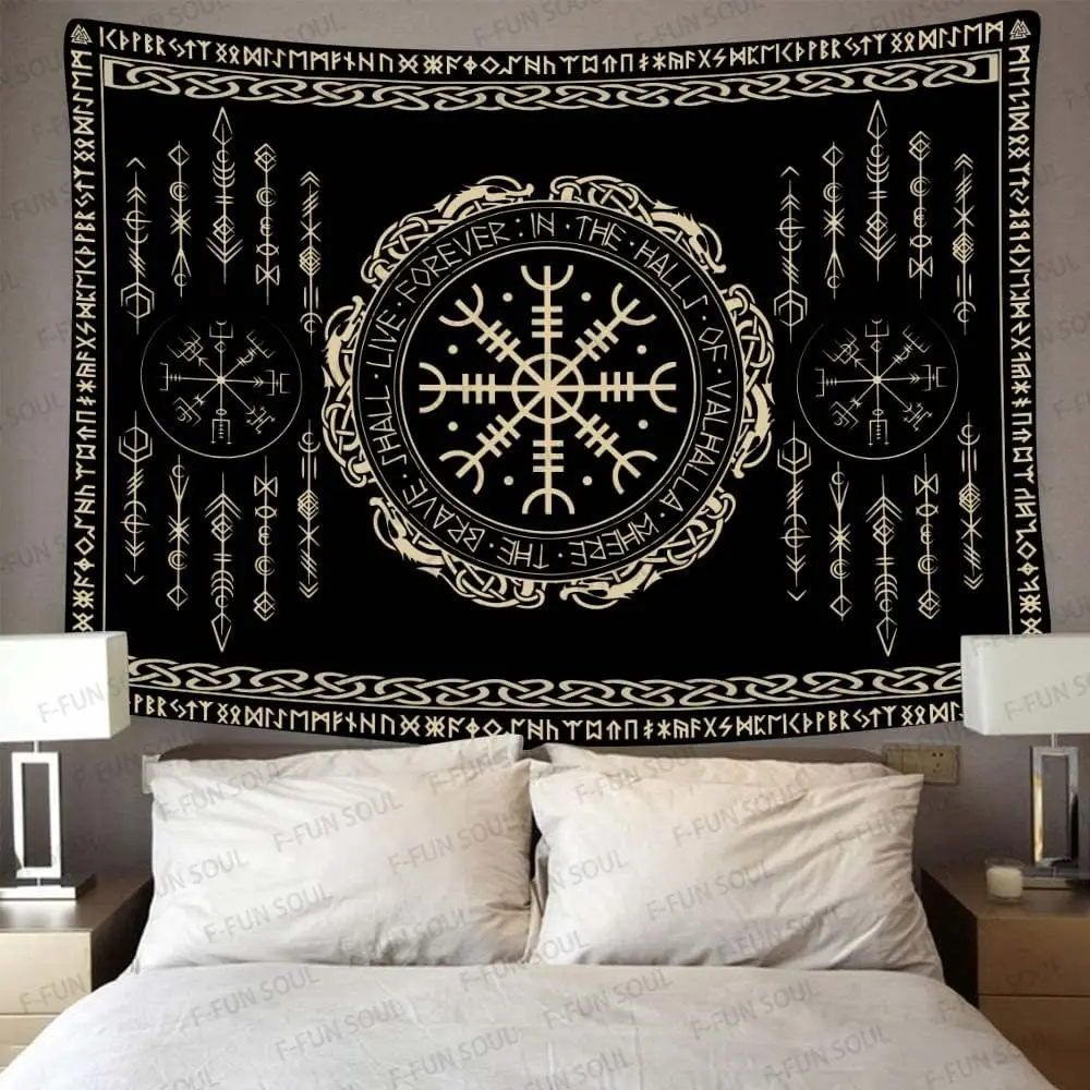 Tapisserie murale bohème indie avec symboles vikings nordiques, casque de l'Étonnement et runes pour la décoration esthétique de chambre et de salon