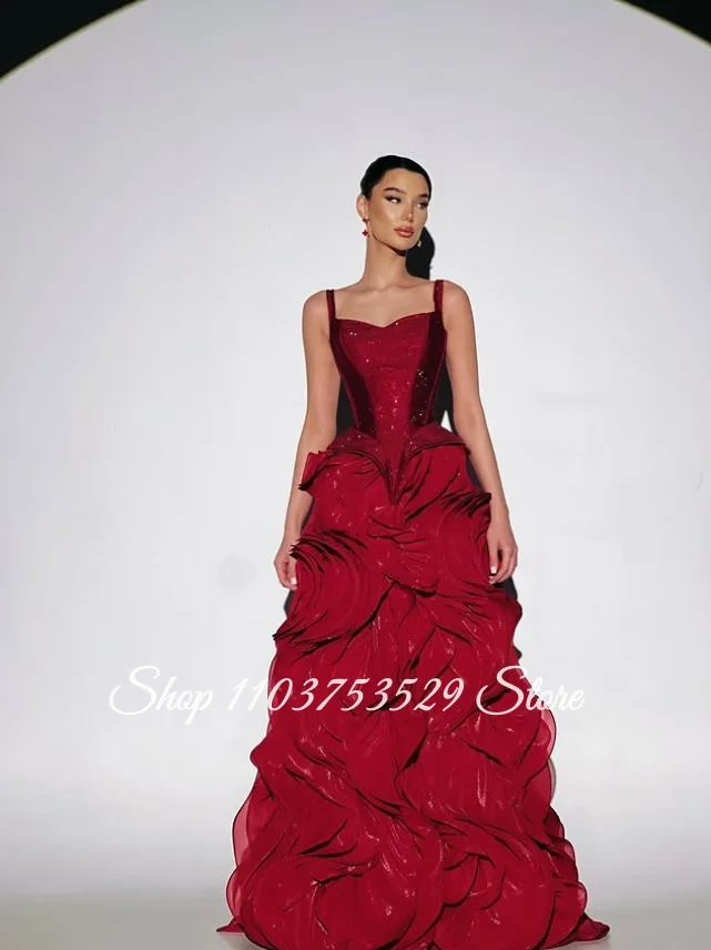Rotes Trägerloses Schimmerndes Abendkleid mit Blütenblattsaum Maßgeschneidertes Festliches Kleid Verlobungskleid Geburtstagsparty-Kleid