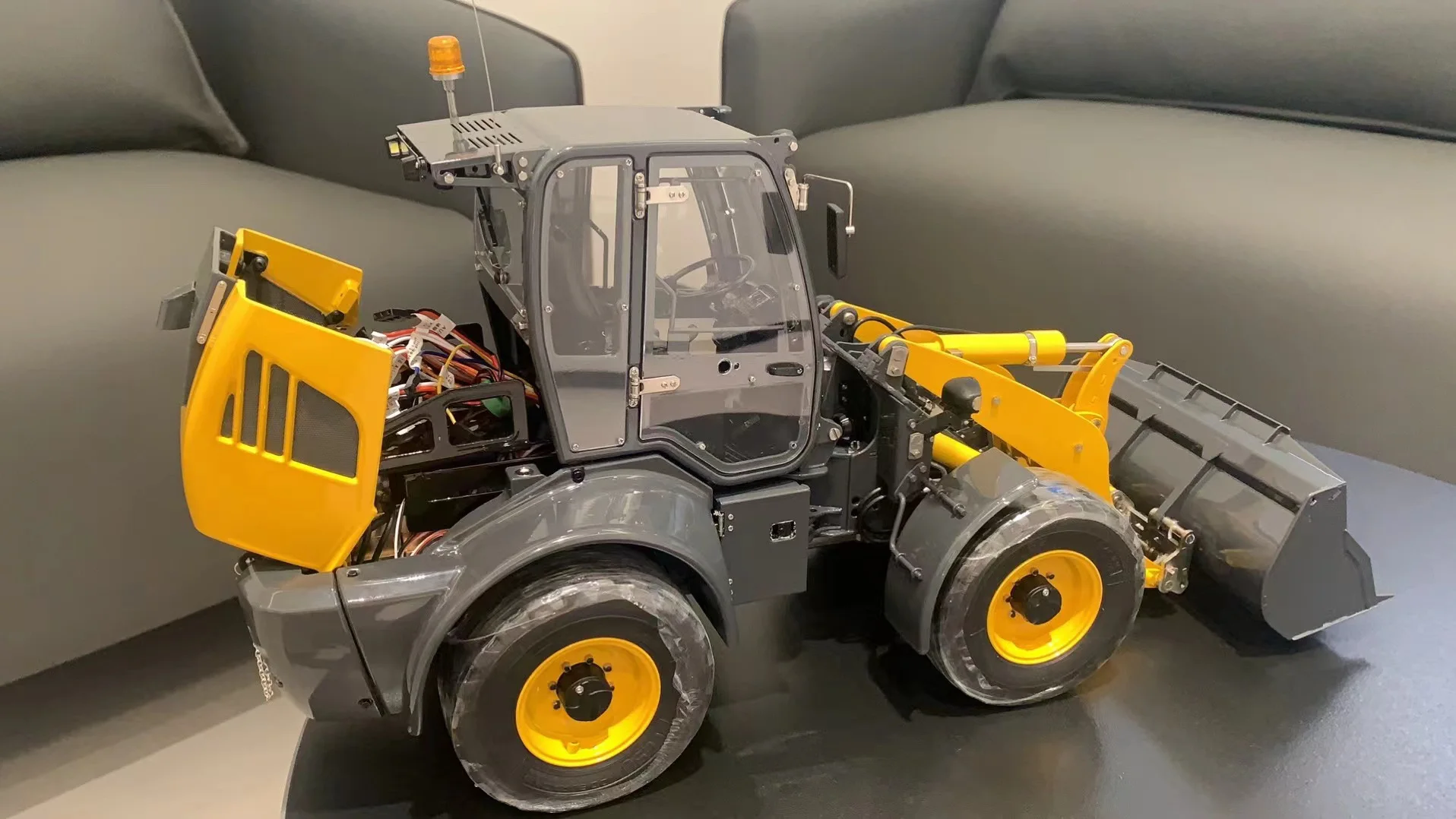 

New LESU WA100 RC Hydraulic Loader 1/14 AOUE Remote Control Cars Truck Machine Vehicle Motor Hobby Toy Model Gifts
