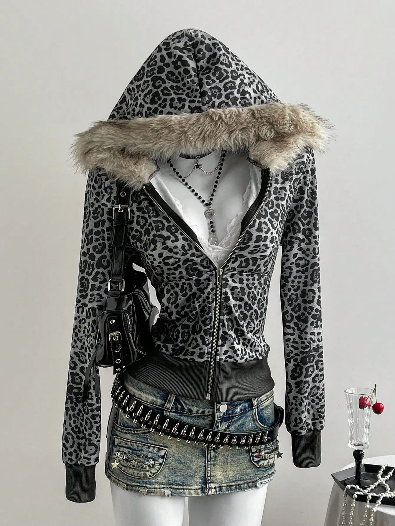 

Женская серая толстовка с леопардовым принтом и воротником из искусственного меха, приталенная, на молнии, для повседневной носки и поездок на работу