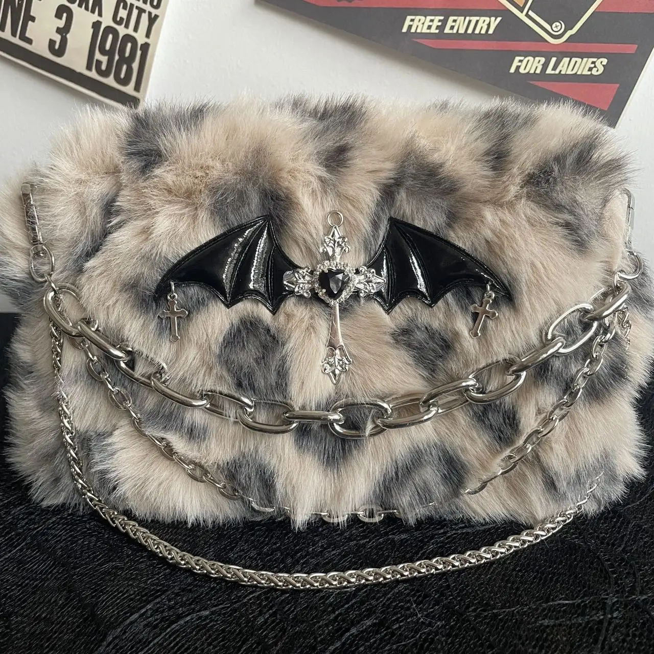 Y2K Black Wing Decor Shoulder Bag Fashion Metal Chains Tote Bag for Women Original Designed Faux Fur Leopard Handbags