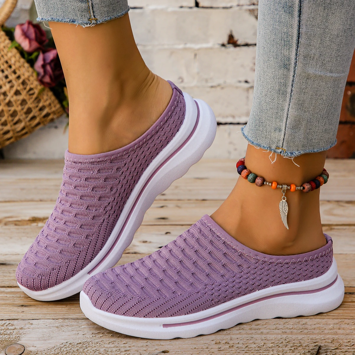 Kapcie damskie nowe oddychające siatkowe modne kapcie Plus rozmiar Slip on Outdoor lekkie sandały slajdy damskie Zapatos De Mujer