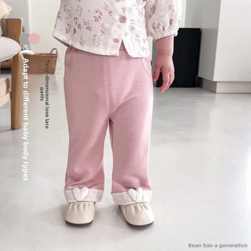 

Корейская версия для девочек, брюки-клеш, новинка 2025, осенние детские трехмерные повседневные брюки Love, детские дизайнерские брюки