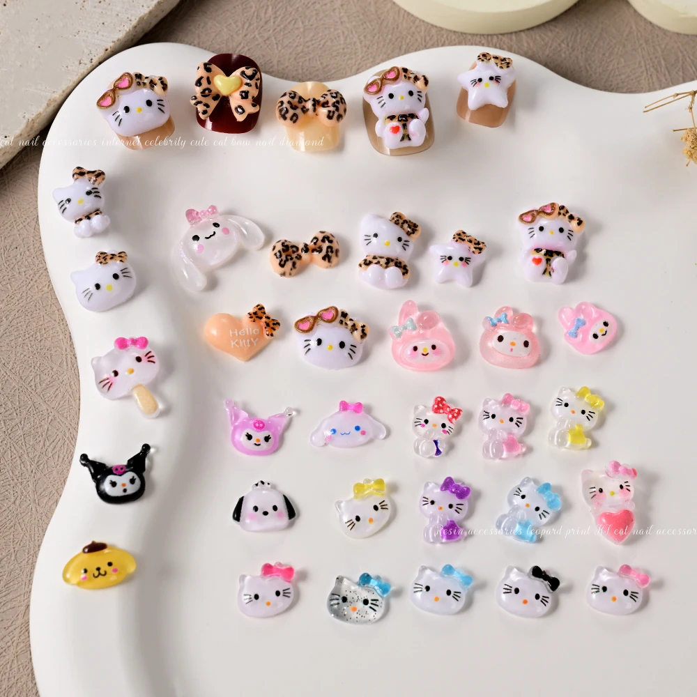 50 Uds. De dijes para decoración de uñas de leopardo Hello Kitty, serie familiar Kawaii Sanrio, joyería artística para uñas, funda para teléfono, horquilla, decoración de uñas artesanal Y2K