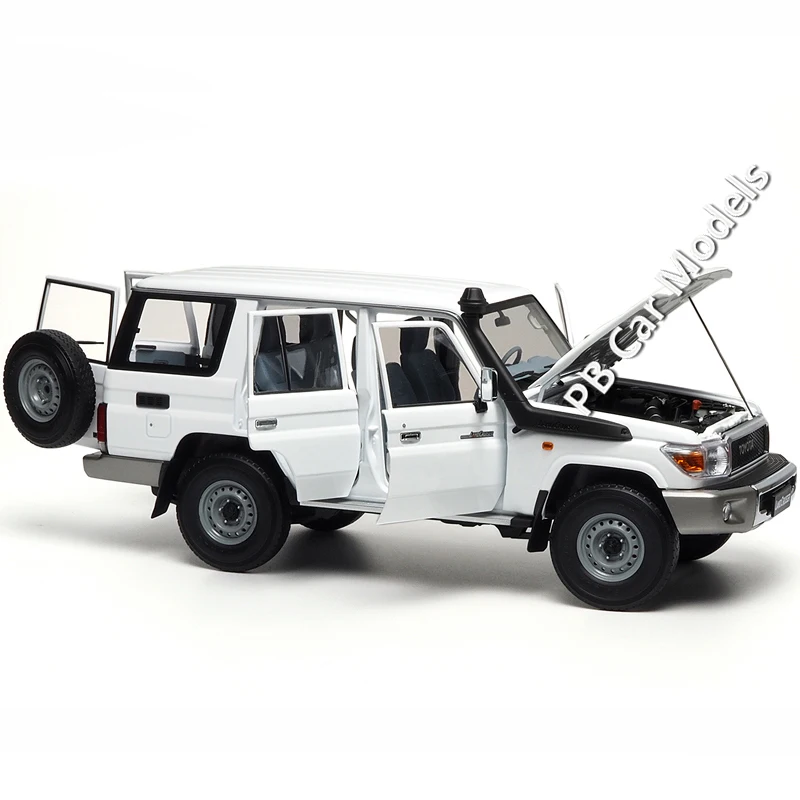 Almost Real Car Model 1/18 Land Cruiser76 Alloy Fully Open Car Model White