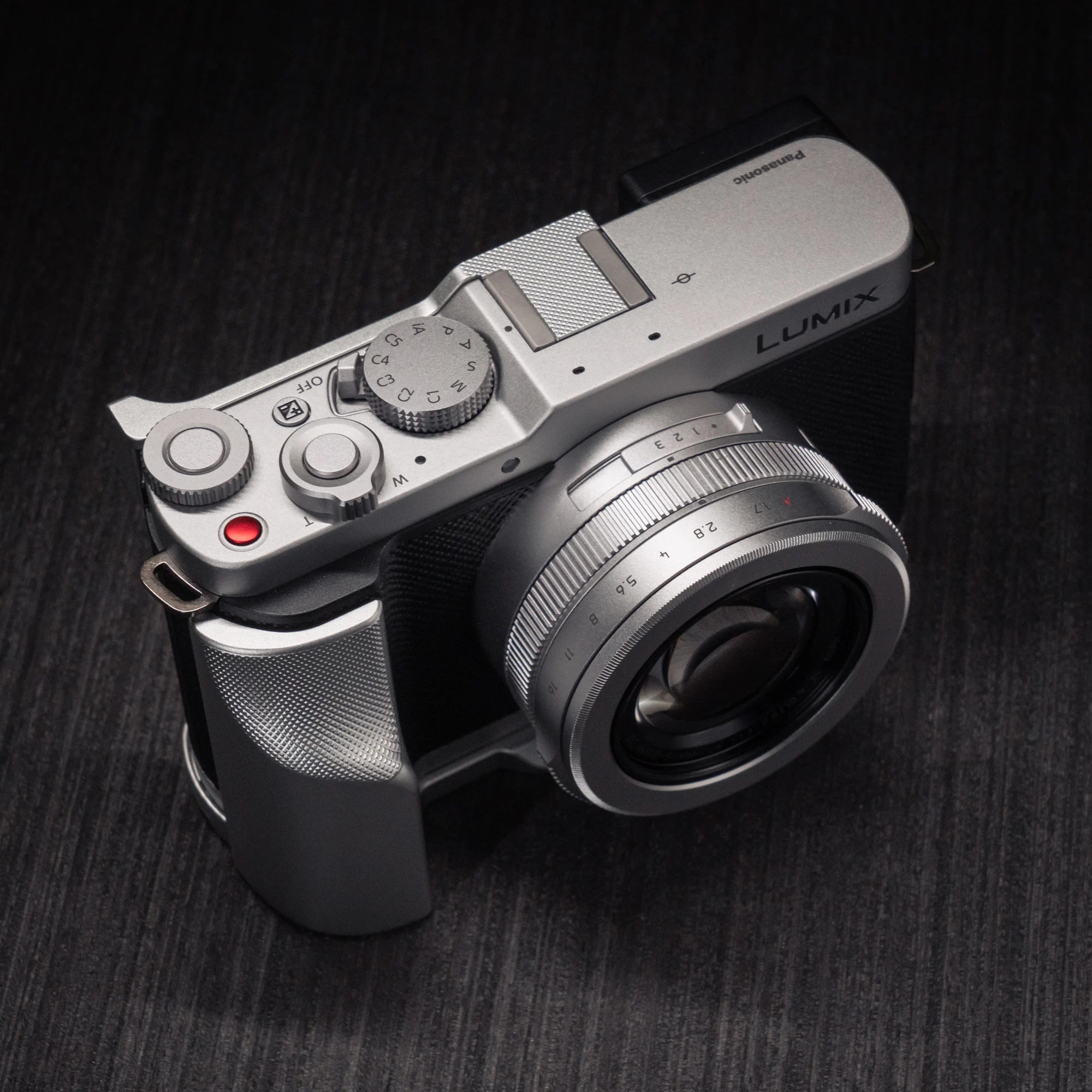 Aluminium-Metall-Handgriff für Panasonic LUMIX L10 Kamera, ergonomisch gestaltet. – Detail 11