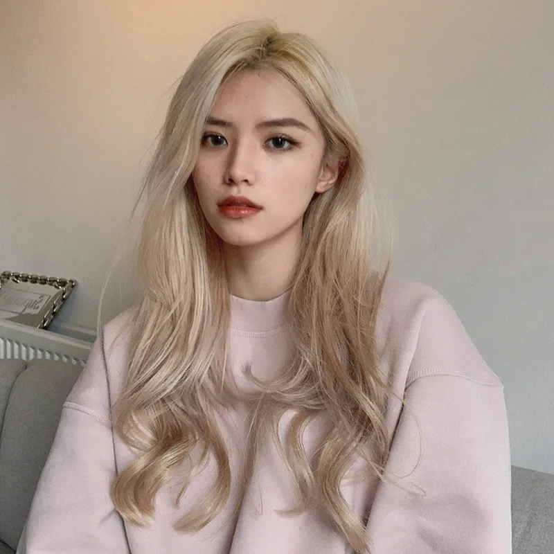 

Wig for Women: Synthetic Fashion Center-Parted Long Wavy Blonde Hair, Full Head Wig with Voluminous and Elegant Style