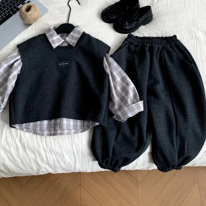 

Костюм для мальчиков 2026: Новая коллекция весна-лето, детская одежда в корейском стиле, комплект из трех предметов для мальчиков и девочек (рубашка, жилет, брюки) в университетском стиле