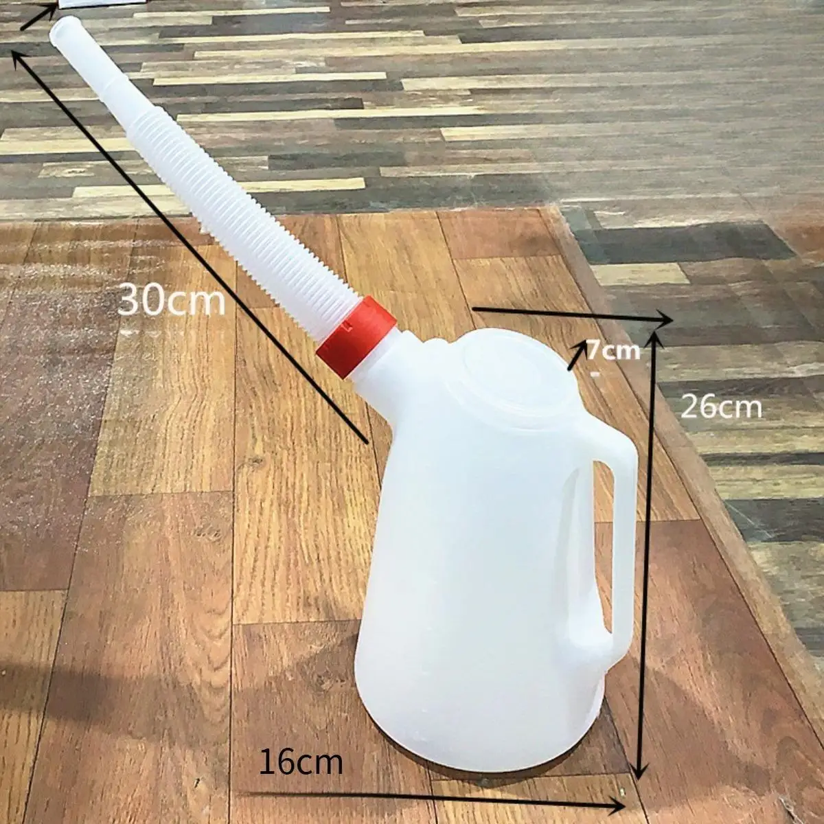 เหยือกตวงน้ํามันพร้อมฝาปิดพร้อมสเกลแบบพกพาที่มีประสิทธิภาพจ่ายน้ํามันจ่ายน้ํามันพร้อมพวยกระป๋องน้ํามันสําหรับรถยนต์ยานยนต์