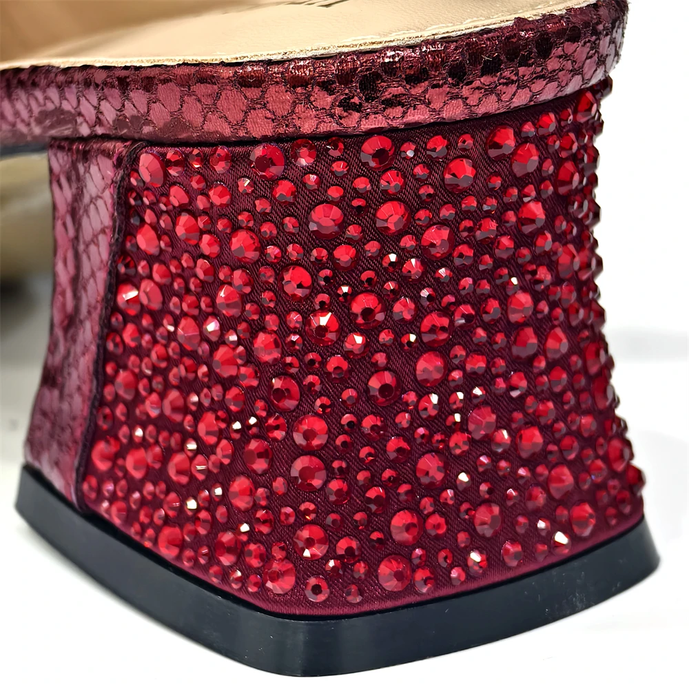 مجموعة مضخات نسائية أنيقة بكعب مفتوح من الأمام لعام 2025 بلون النبيذ المطابق - أحذية وحقائب إيطالية أنيقة للحفلات #3